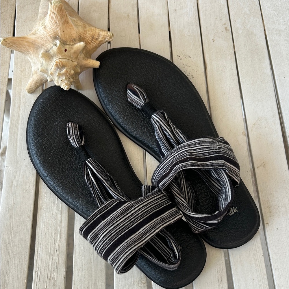 SANUK😎Black and White Striped SLING 2 Yoga Mat COMFY Sandals Size 9
